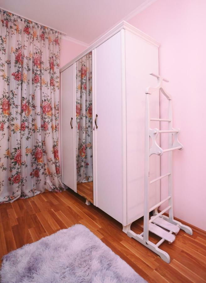 Apartment On Freedom Square Diuma Street Tbilisi Buitenkant foto