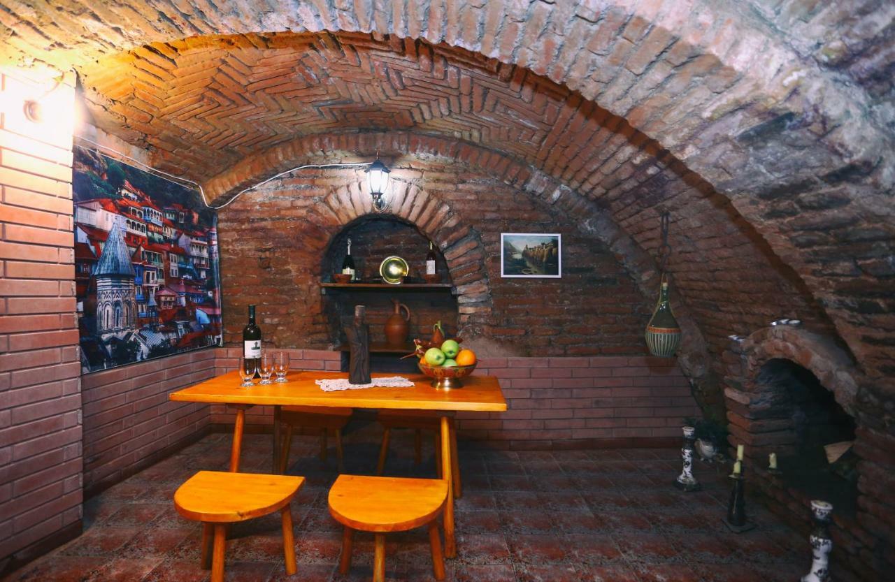 Apartment On Freedom Square Diuma Street Tbilisi Buitenkant foto