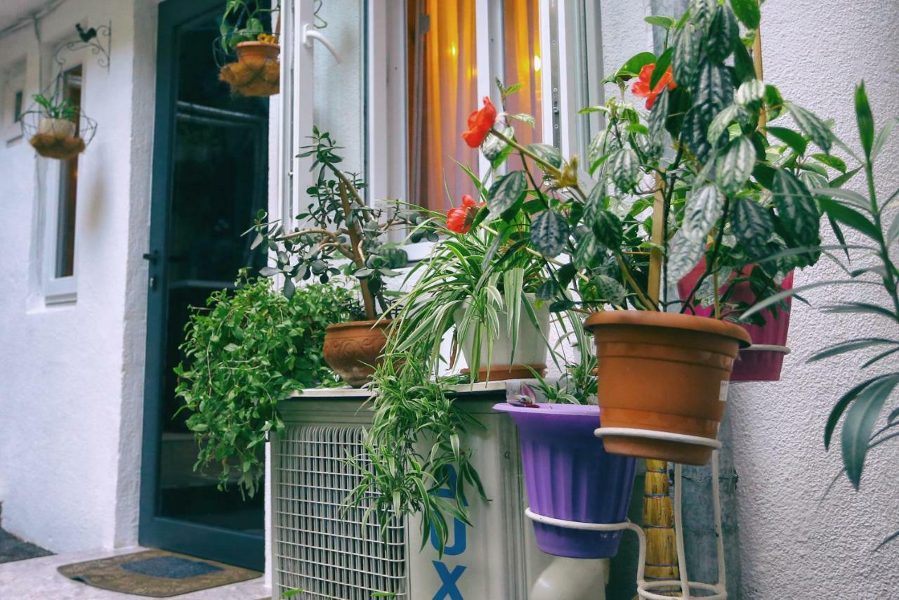 Apartment On Freedom Square Diuma Street Tbilisi Buitenkant foto