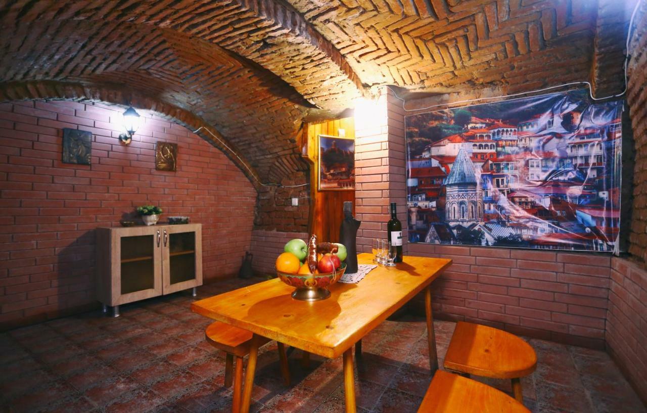 Apartment On Freedom Square Diuma Street Tbilisi Buitenkant foto