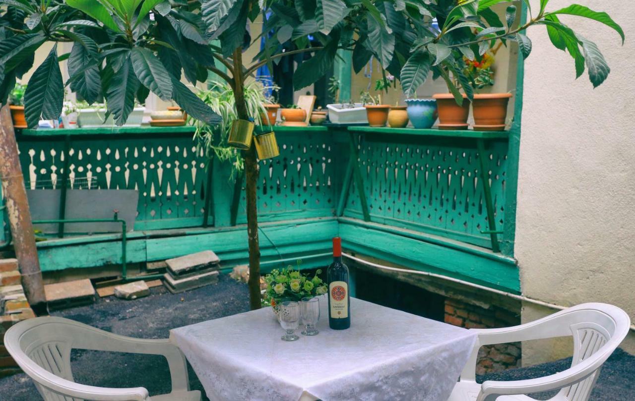 Apartment On Freedom Square Diuma Street Tbilisi Buitenkant foto