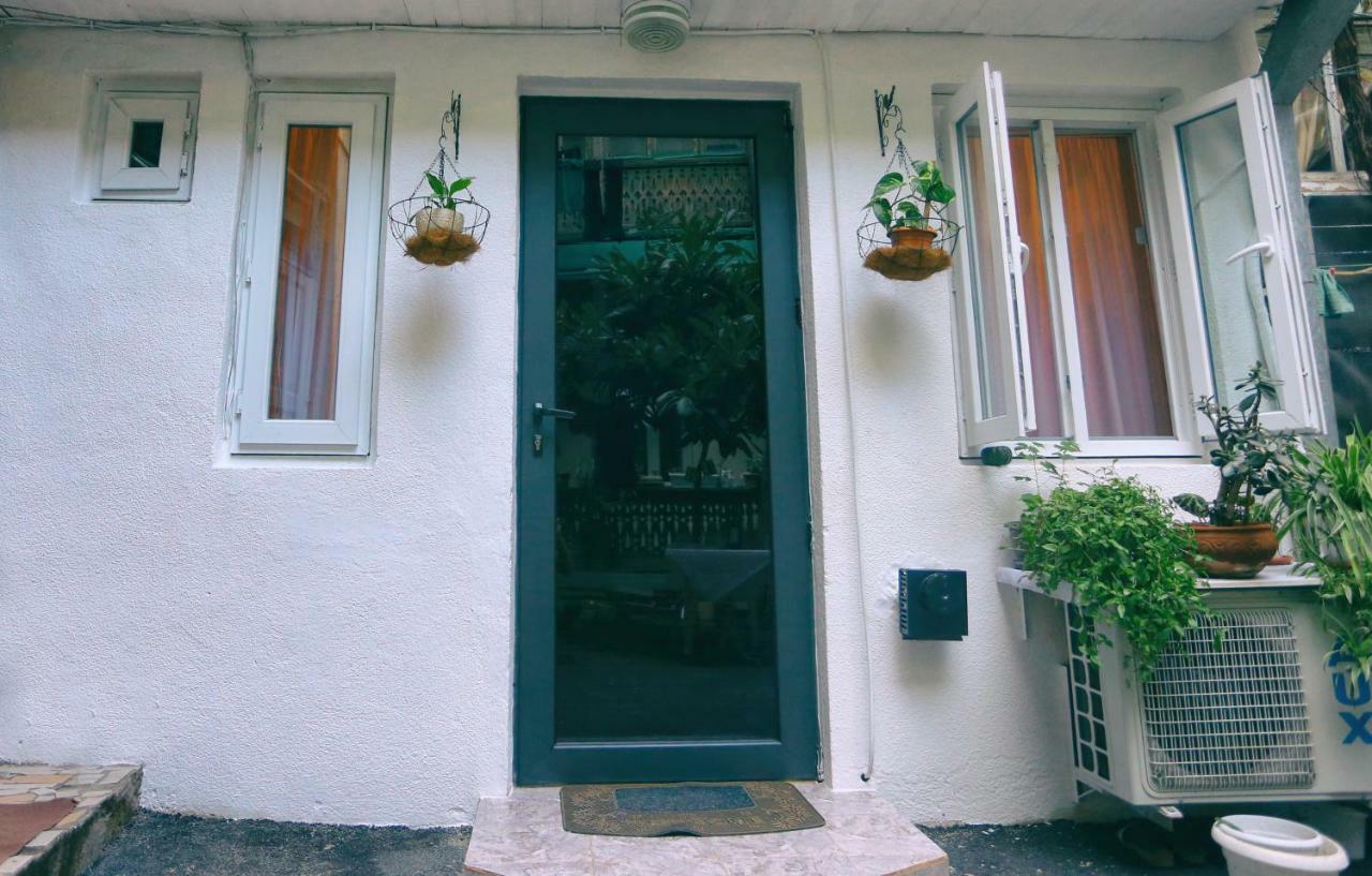 Apartment On Freedom Square Diuma Street Tbilisi Buitenkant foto